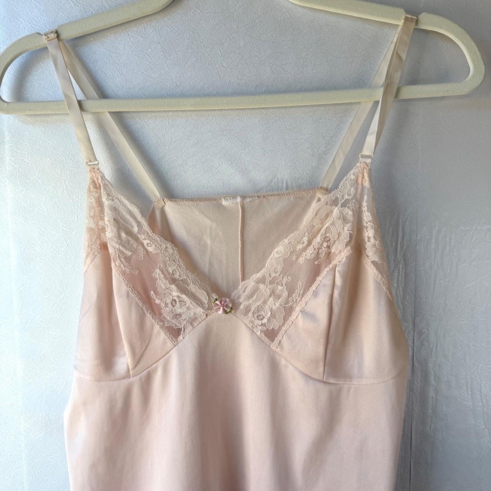 Vintage Peach Lace Trim Camisole Rosette Detail V-Neck Lingerie Top Small Medium - Picture 3 of 9